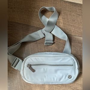 Lululemon wanderlust crossbody